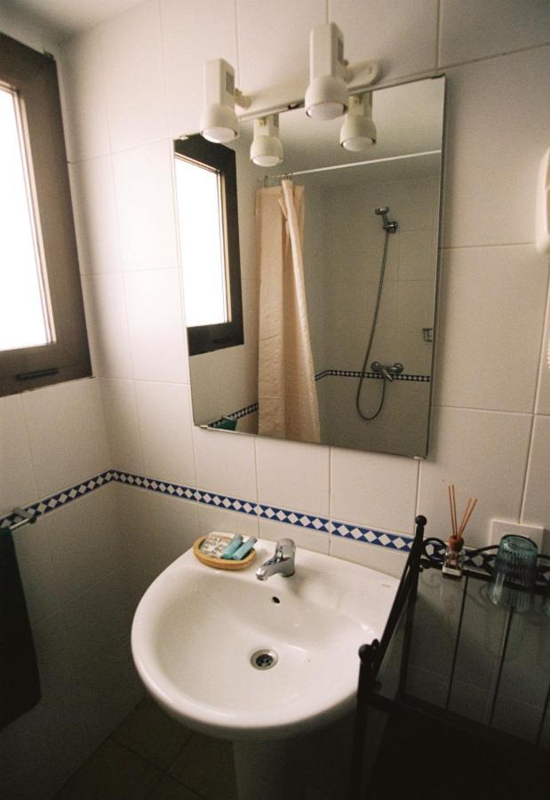 Hostal De L'Aigua Sant Llorenc de la Muga Eksteriør bilde