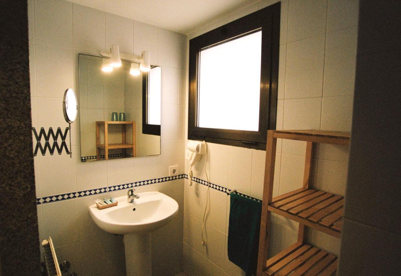 Hostal De L'Aigua Sant Llorenc de la Muga Eksteriør bilde